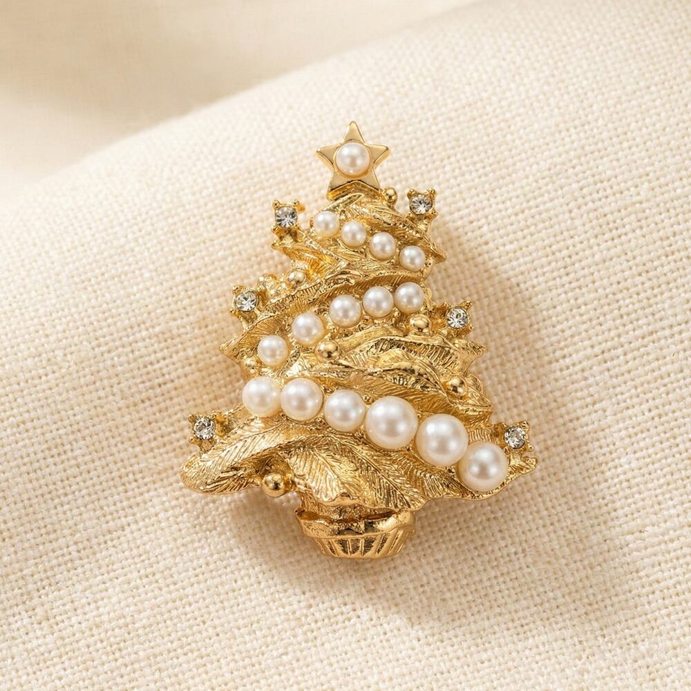 Vintage Signed Richelieu Gold Plate Faux Pearl Rhinestone Christmas Tree Brooch